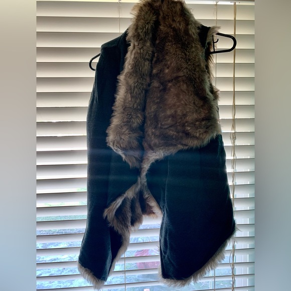 Faux fur Vest - Picture 4 of 4
